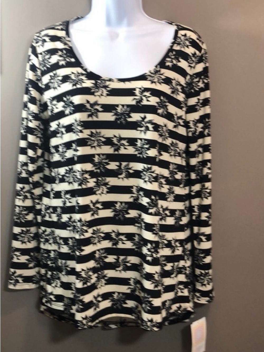 LuLaRoe Lynnae Women's Black and Cream Striped Floral Long-Sleeve Top NWT Medium